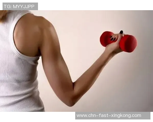 活力四射的哑铃健身舞让你在音乐中燃烧卡路里塑造完美身材